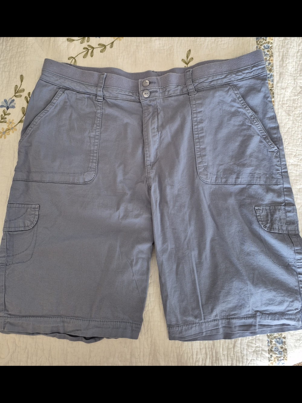 Lee Women's Medium Grey Cargo Shorts with Utility Pockets